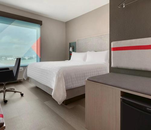 1 king bed, 2 queen beds