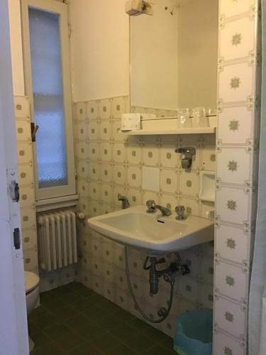 Bathroom, LOCANDA MIRABEAU in Civenna