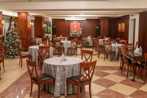 Lingos Hotel - image 13
