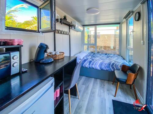 Cosy Waterfront Private retreat by CoconutGardenSxm in 마리고트