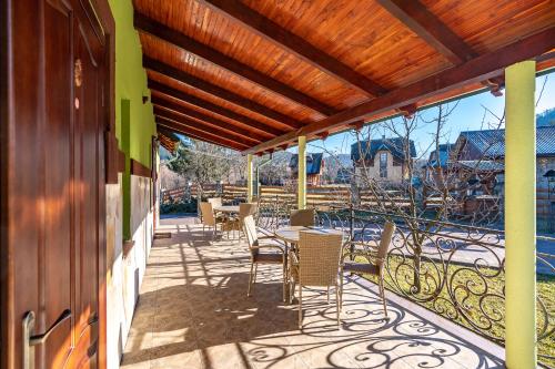 Emerald House in Mykulytsjyn