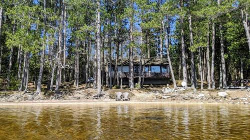 Amazing Stillar Cottage on Spectacular Wolfe Lake
