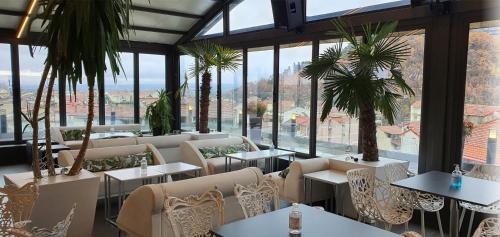 Lingos Hotel - image 14