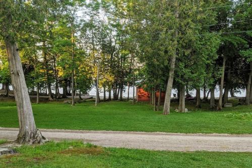 Cute and Cozy Summer Trailer by the Water