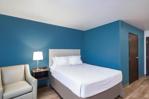 WoodSpring Suites Chicago Addison