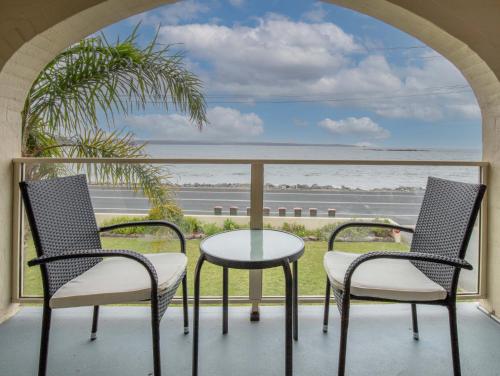 Beach Front Studio with Dreamy Outlook