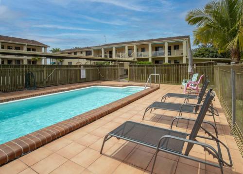 Spacious Batemans Bay Apartment with Balcony
