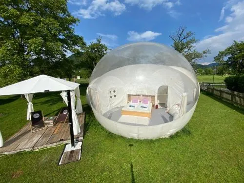 Bubble Tent Hotel in Weyregg, Österreich