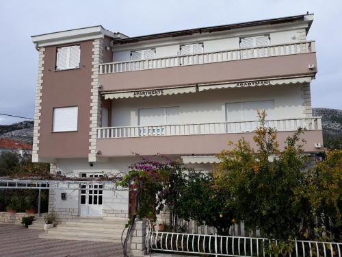 Apartments Vesna - 40m from beach