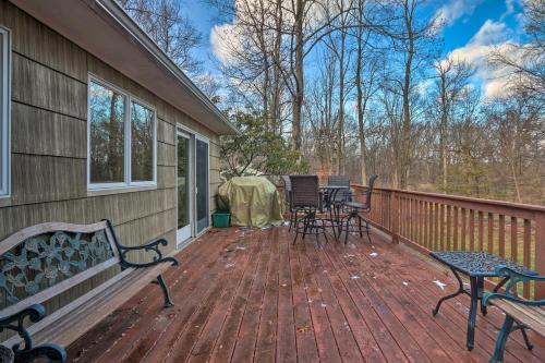 Family-Friendly Woodbury Home with Yard and Deck!