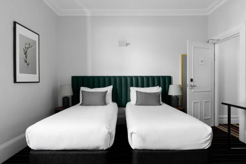 Hotel Challis - image 6