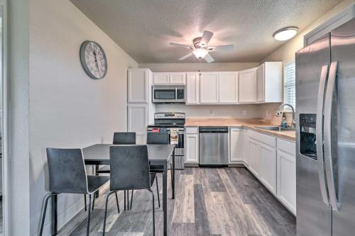 Bright Brownwood Home with On-Site River Access! in บราวน์วูด (TX)
