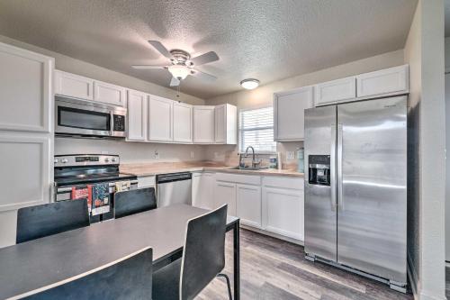 Bright Brownwood Home with On-Site River Access! in บราวน์วูด (TX)
