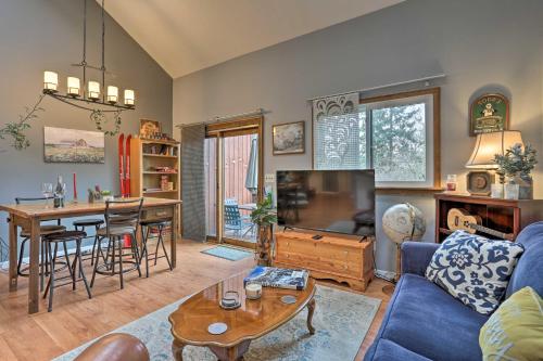 . Pet-Friendly Townhome w/ Community Hot Tub!