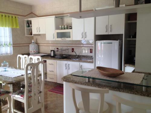 Kitchen, Casa de temporada no Sul da Ilha com piscina near Bar e Lanchonete Educao