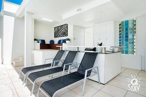 Golden Gate Surfers Paradise MID WEEK MADNESS DEAL - Q Stay