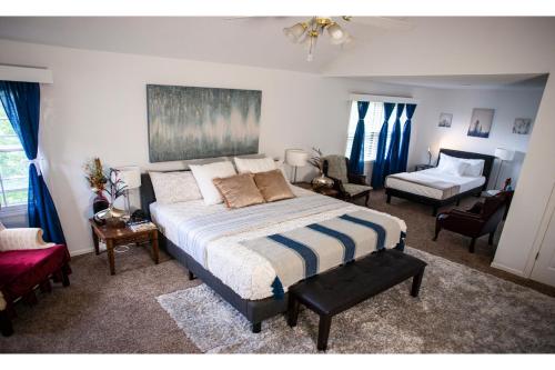 LARGE NEW HOME 4BR 3 Bath - PRIVATE ENTIRE HOME - Free WIFi, FULLY FURNISHED