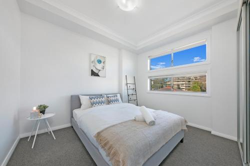 KOZYGURU WENTWORTHVILLE KOZY 2 BED 1 BATH APT STREET PARKING NWE049