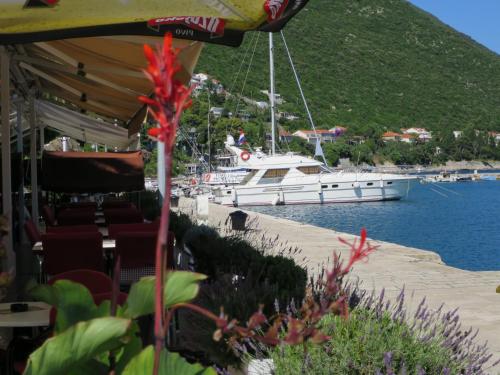 Prime and Exclusive Seafront Location Apartment Sunset in Trpanj