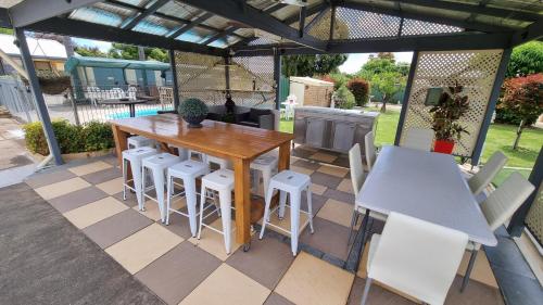 สระว่ายน้ำ, โลนไพน์ โมเต็ล (Lone Pine Motel) in โคโรว่า