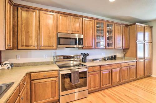 Family Oasis Reunion House! Centrally Located