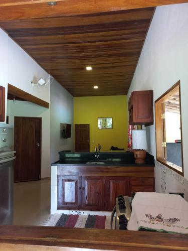 Paraty Casa espacosa com piscina.