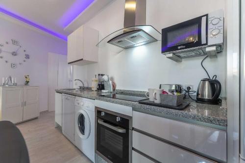 VIVE BENALMADENA APARTAMENTO LUXE PUEBLO MARINERO 2, 50 metros al mar