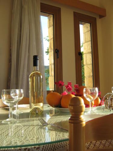 المرافق, Villa Pergia Latchi in Neokhorio