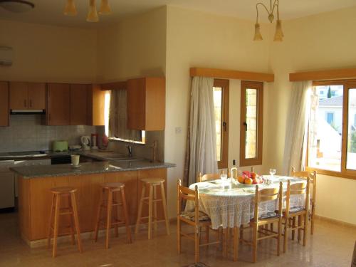 المرافق, Villa Pergia Latchi in Neokhorio