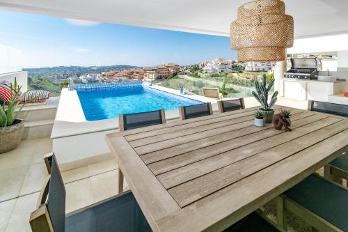 LMR- Luxury apartment, private pool, stunning view, families only, - Apartment - Marbella