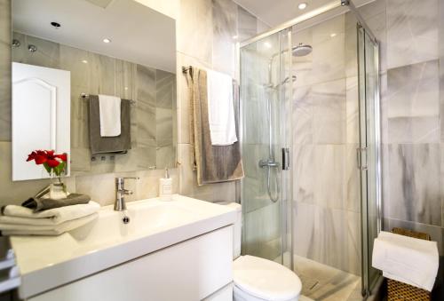 CL-Spectacular 1 Bedroom Apartment - Tap to explore photos