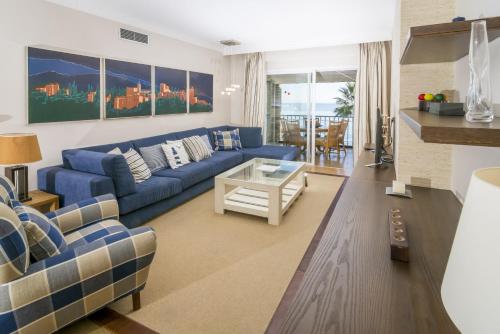 ห้องส่วนกลางสำหรับนั่งเล่น/ดูทีวี, HB - Comfortable Beachfront Holiday Apartment in อาเซียนดา บีช