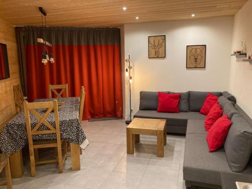 Great 8-pax ski-in ski-out apartment in Tignes Val Claret
