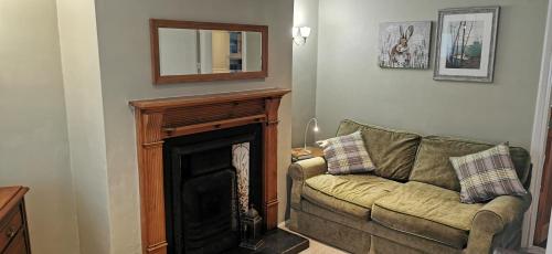 Fryer's Cottage - Seamer High Street