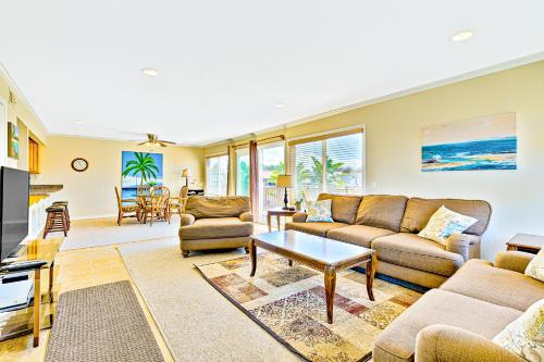 Surf and Sand Beach Paradise Upper Unit