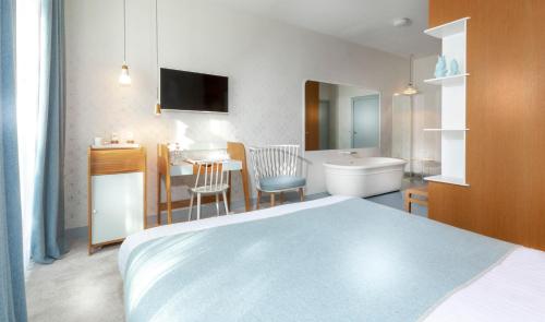room detail thumbnail 1