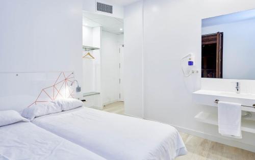 Monjas del Carmen Hostal - image 2