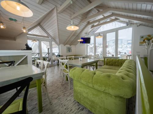 餐廳, Villa Shale MarSo in 波利亞尼察