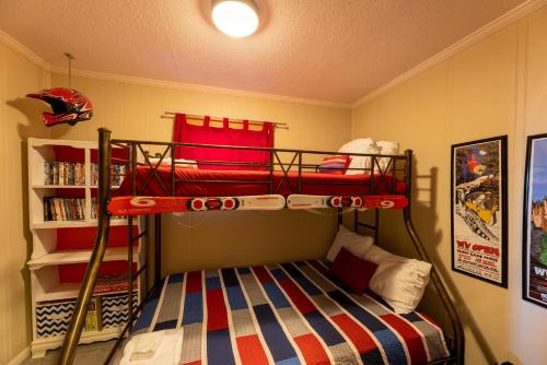 Sunsets at Summit 108b, free WI-FI, parking and AC detail