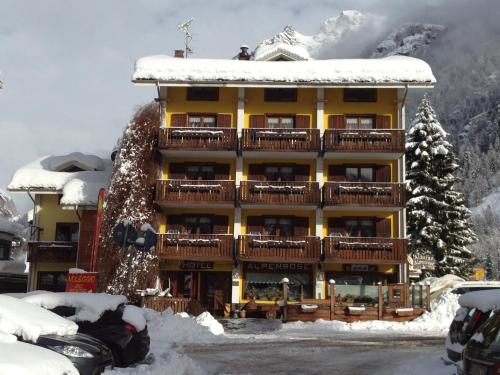 Albergo Alpenrose Ski&Bike Mountain Hotel