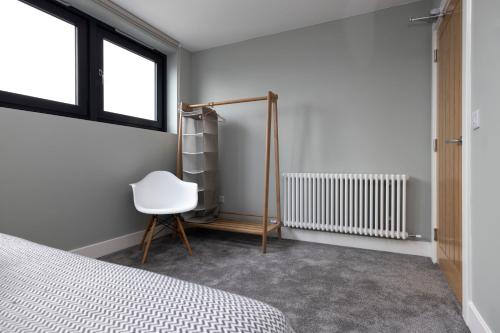 Stylish & Airy 4BR House at the heart of New Town
