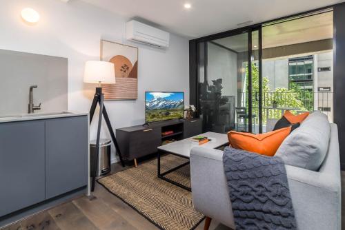 Executive and Modern 2-Bed in Canberra Central