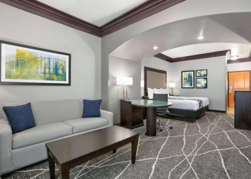 1 king bed, 1 sofa bed