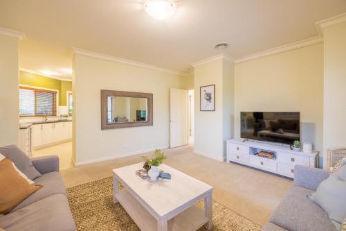 Spacious Mudgee Getaway, Great Entertaining Space
