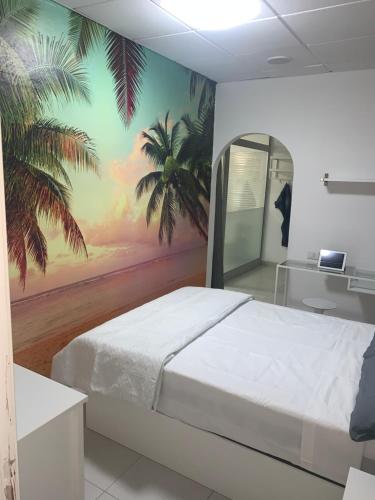  SUITE In shared apartment in Los Cristianos in front of the Playa Las Vistas in Arona