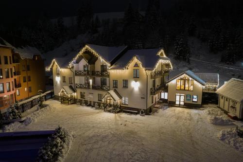 外部景觀, Villa Shale MarSo in 波利亞尼察