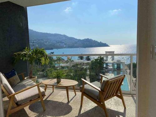ACAPULCO BAY LE CLUB
