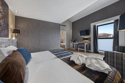 2 twin beds
