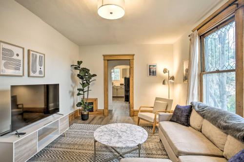 . Chic and Historic Apt 1 Mile to Dtwn Spokane!