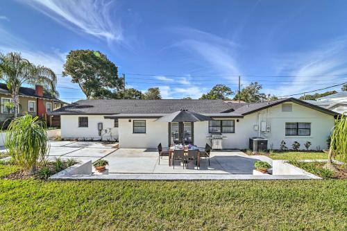 Mid-Century Modern Escape in Central Lakeland!